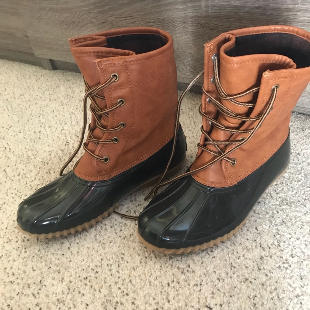Women's Brown and Black Winter Boots - Picture 2 of 5
